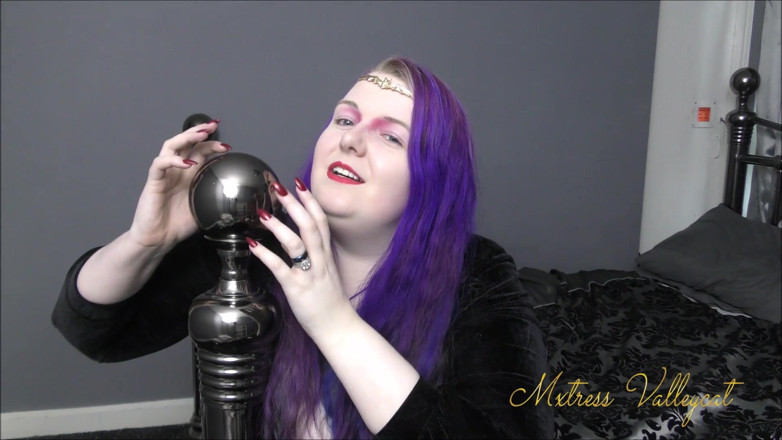 Mxtress Valleycat: Taunting you with my demonic nails