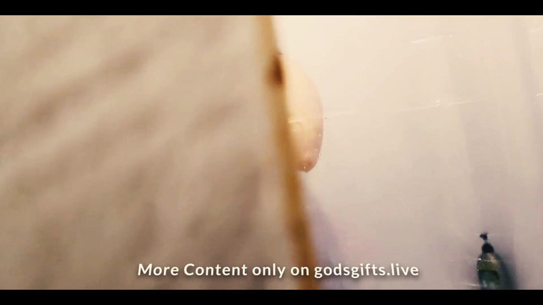 Godsgifts1: Üvey üvey kız kardeşimi duşta mastubating yaparken yakaladım