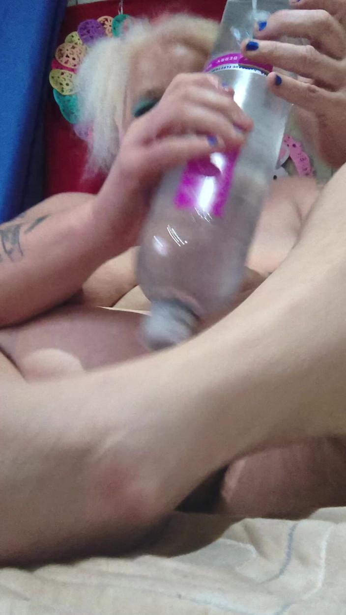 HerculesnVENUS: Memek becekku dimasukin itil pakai botol ukuran raksasa