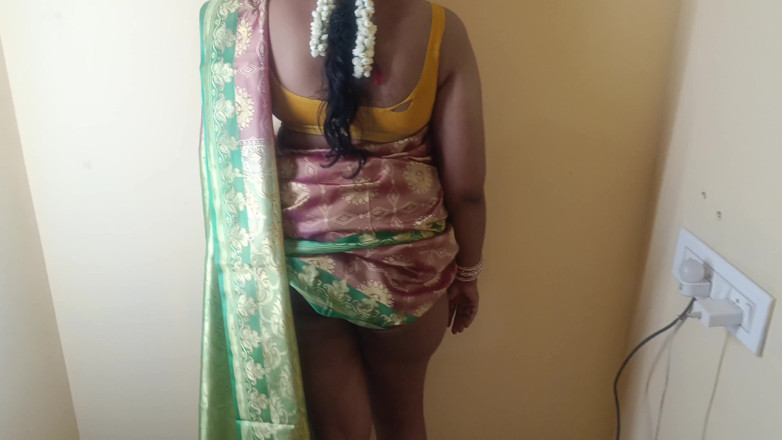 Inba: 新婚妇女展示她可爱的结构