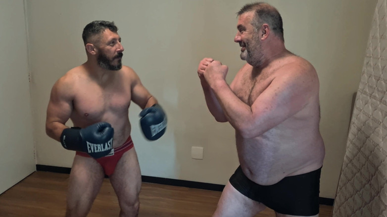 Punchbagplz: Silver Daddy Boxer Vs Gouine Wrestler: Desafío De Tiro Corporal (pequeño...