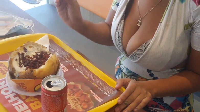Paty Bumbum: Seks dengan awek ini dalam pertukaran untuk Burger murah