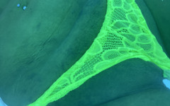 Pretty Girl Peeing: Zoufalství z čůrání při opalování