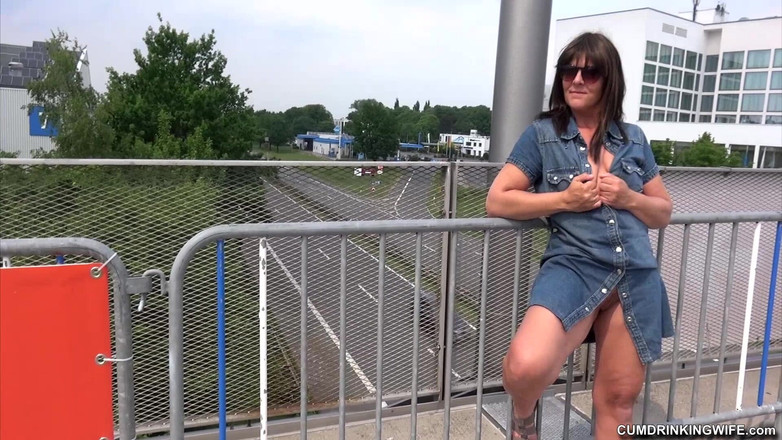 Cumdrinking Wife: Blowjobs in the City