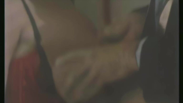 Inthe MILF room: Moana Im Zimmer, Während Ihre Freundin in Der Küche Ist
