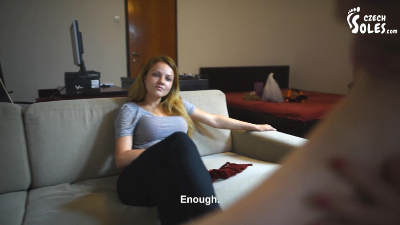 Czech Soles - foot fetish content: Megan e madam Cat addestrano il loro schiavo del piede