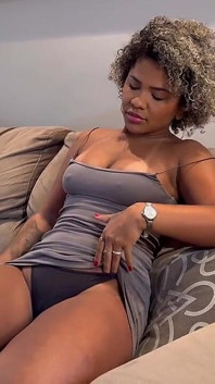 Gadis 18 tahun nggak mau sendirian di rumah sama pacarnya yang nakal dan melepas memek perawannya.