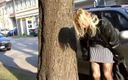 Femdom Austria: Ao ar livre mijando ao lado de uma árvore