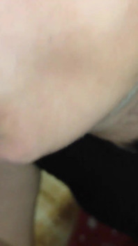 Sexy milf macecha kouří nevlastního syna se spermatem v ústech