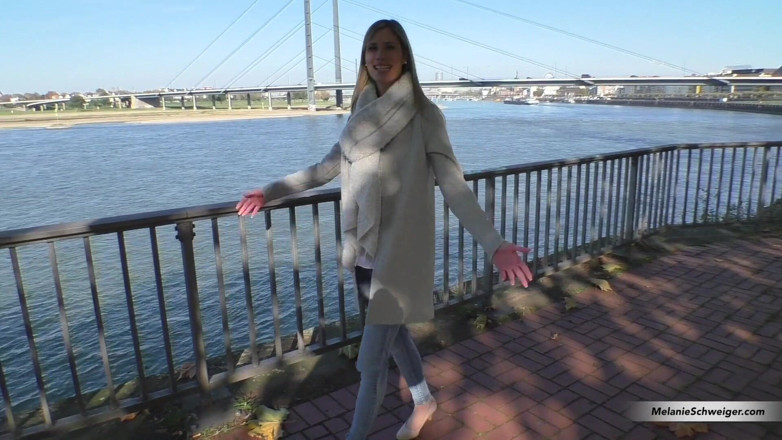 Mellybunnyluder: スリムメラニーは犯されるのを楽しんでいます。フィット感のある体と可愛い瞳