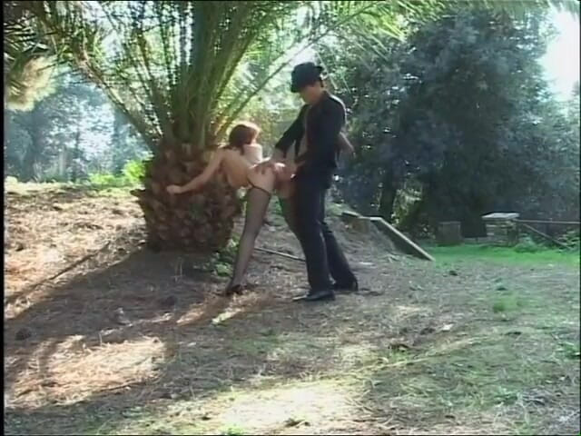 Out Sexxx: Con đĩ tóc đỏ thích làm tình qua đường lỗ hậu - DVD