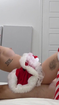 Sexy vánoční dívka dává, dostává & Downs anální creampie