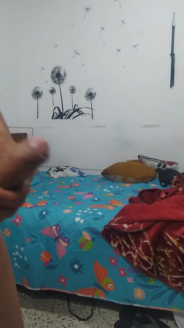 Yeff: Mi masturbo nella mia camera da letto