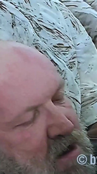 Vecchio cazzo scopa giovane figa