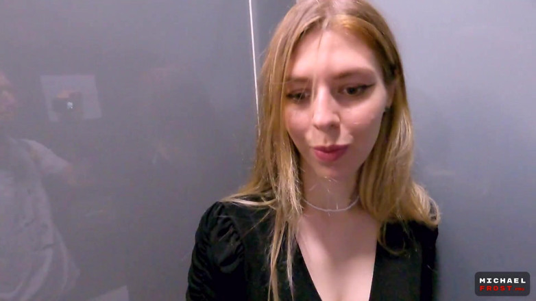 Milfetta: Smůla zlodějka šuká na záchodě v obchodě - riskantní sex - POV