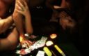 Tight little babes: Ateşli sarışın kumarhane satıcısı bilardo masasında grup seks yapıyor