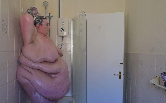 SSBBW Lady Brads: Zeiță la duș