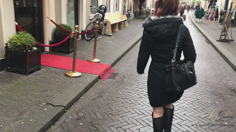 Cathy Crown Production: Dostávám velkého útočníka do zadku