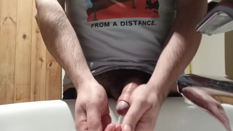 Kinky Guy: Rád si umývám ruce teplým čůráním.