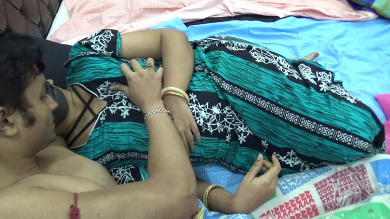 Puja Sarkar: Marido y mujer follando con varias poses