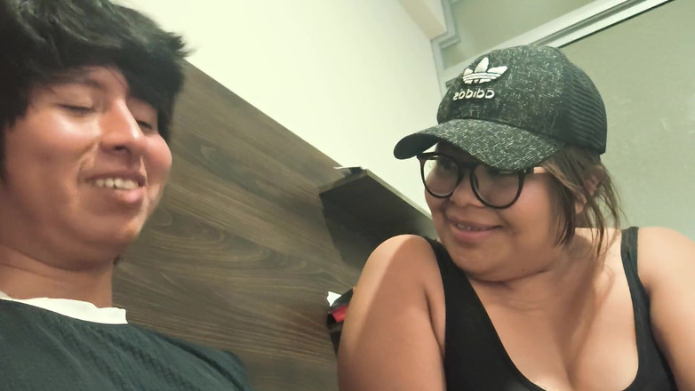 Moo DBOXXX: Ik en een alleenstaande moeder samen in bed, ze wil...