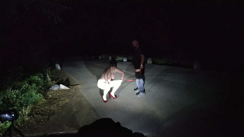 Toilet Mommy: Lợn già biến thái đi tiểu mùa hè làm tình ngoài...