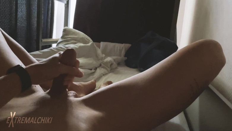 Extremalchiki: Twink wanking in dormotory