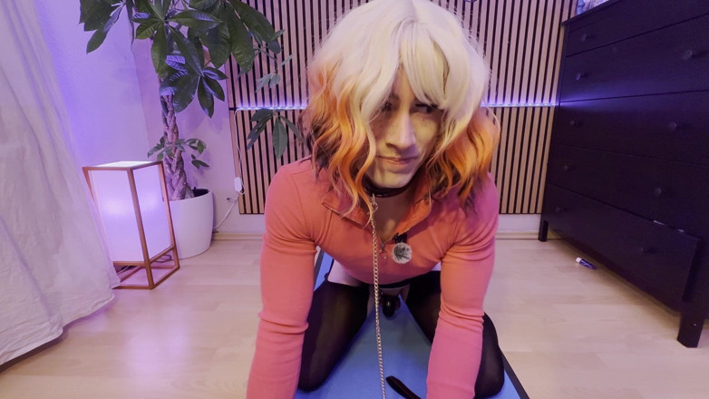 Elvi Lynx: Sissy Elvi Lynx Takes Turns Fucking Her Asshole and Her...