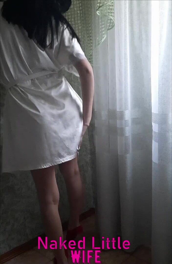 Nakedlittlewife: 学生はカメラで服を脱ぎ、自分自身を愛撫します