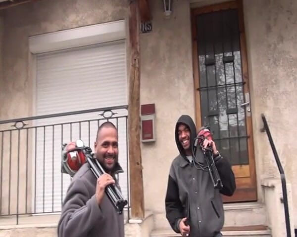 Paris Jango: Chica amateur cumple su fantasía filmando un video porno