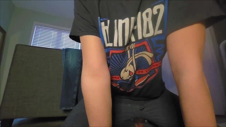 Kinkytwinkpamps: Un twink blond te micșorează linge și te sărută