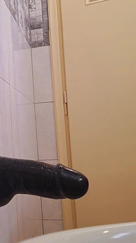 Pelacur itu mencukur pantatnya dan ingin memakannya lagi!!