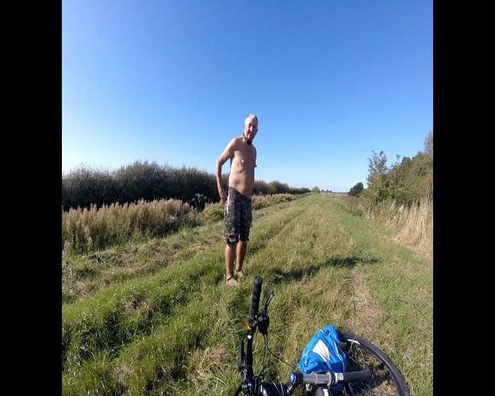 Andy: 自転車からの裸の散歩