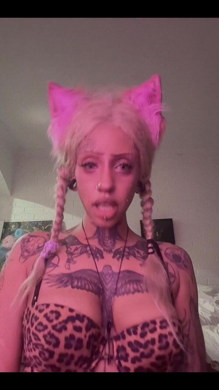Laikalewduwu: Who Wants More Kitty Girl?