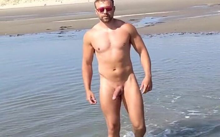Mr Britain X: Cowok kontol besar di pantai telanjang - mrbritainx