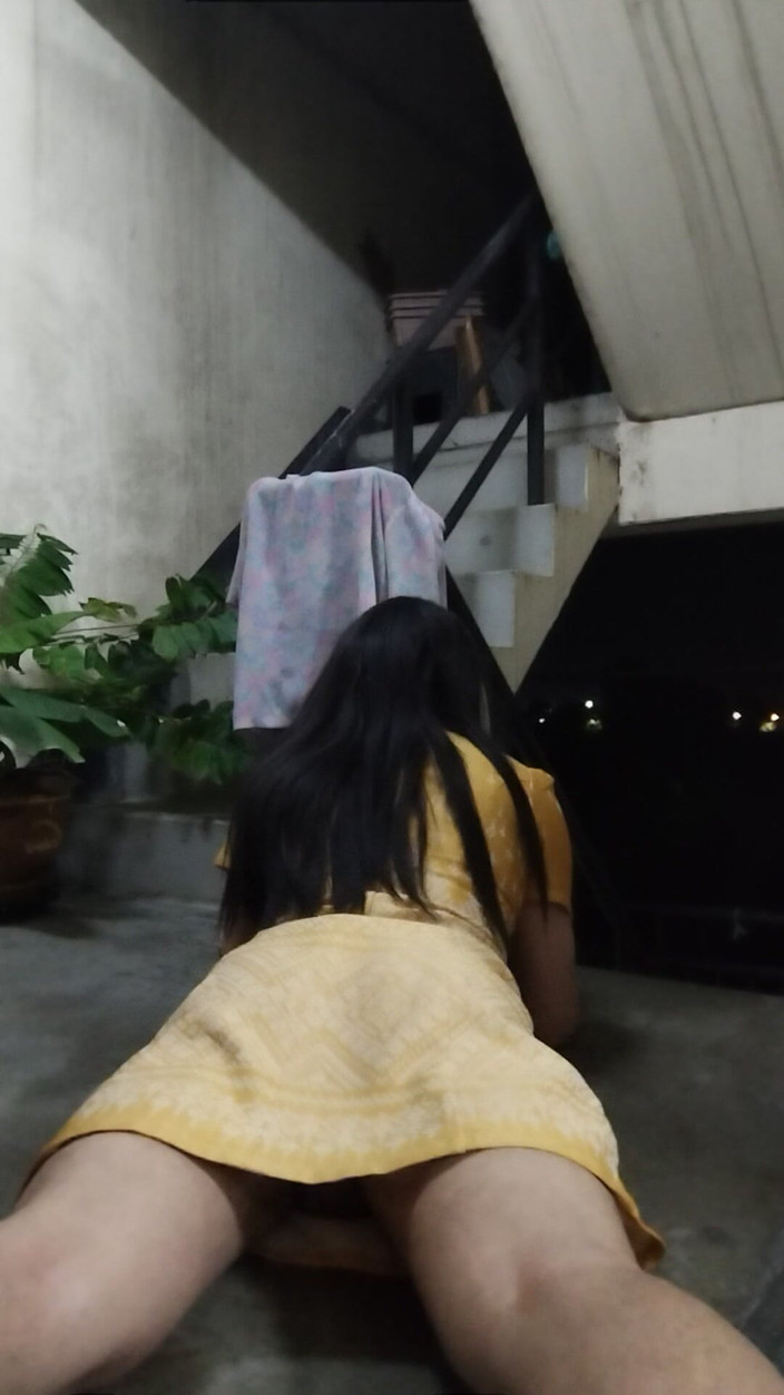 Fampfy Nana: L'insegnante è appena venuto in piedi e giocare sul balcone