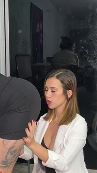 Lesbické jídlo na zadky v kanceláři