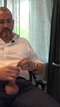 Diskuse ve stylu obřízky s neobřezaným mužem