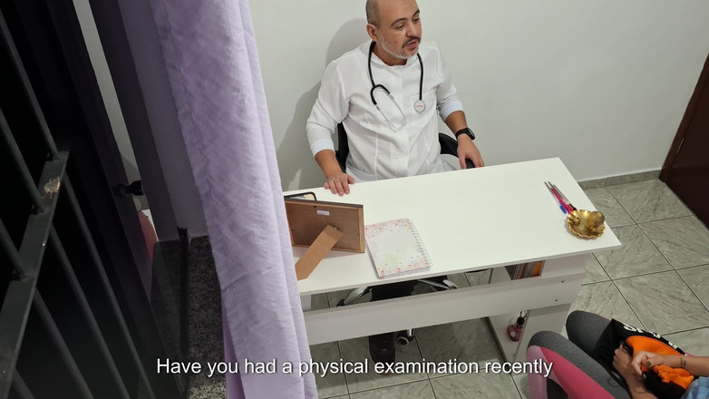 Gabi SweetCouplesStories: Il dottore sostituto di Inostop era pazzo.