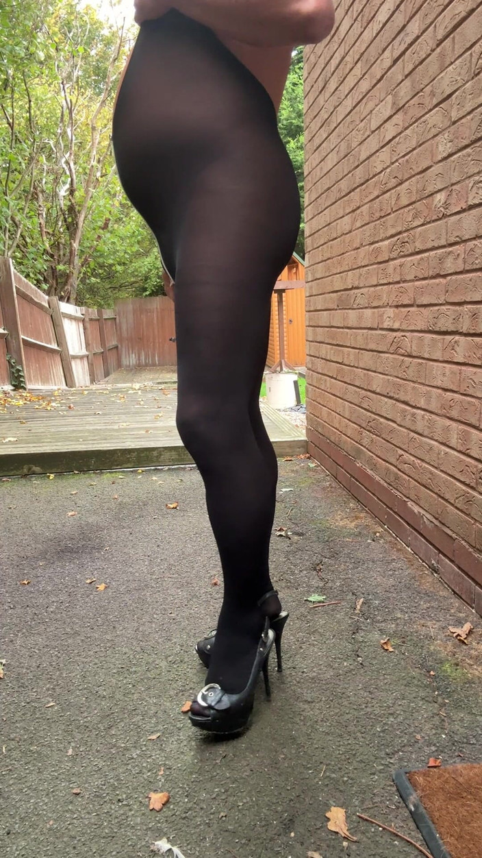 Kellycd2022: सेक्सी kellycd2022 मेरे कैटसूट और ऊँची एड़ी के जूते में सुबह की लकड़ी को छेड़ना