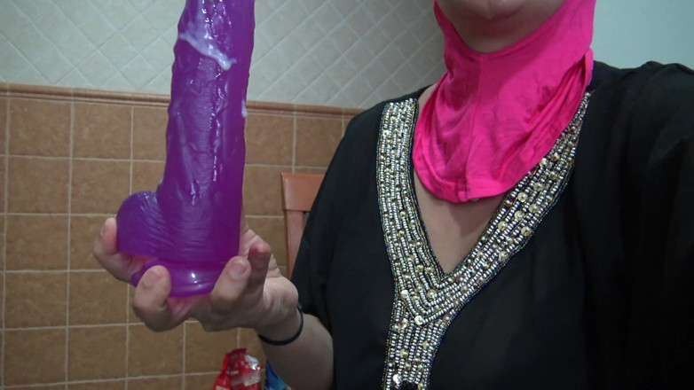 Souzan Halabi: Istri Arab nyepong kontol sampai dicrot sperma cfnm