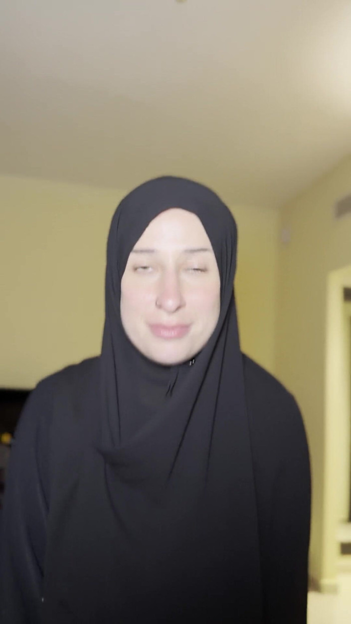 Mr LDN Lad: Gerçek Tesettürlü Evli Kadın Tavlanıyor Ve Gibi
