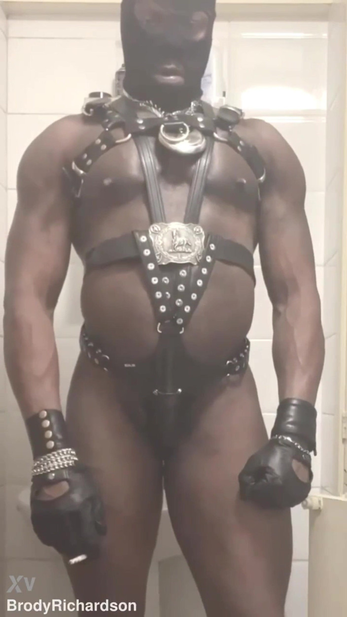 Black butt muscle: Kaslı sürtük sigara içme sapıklık seansı