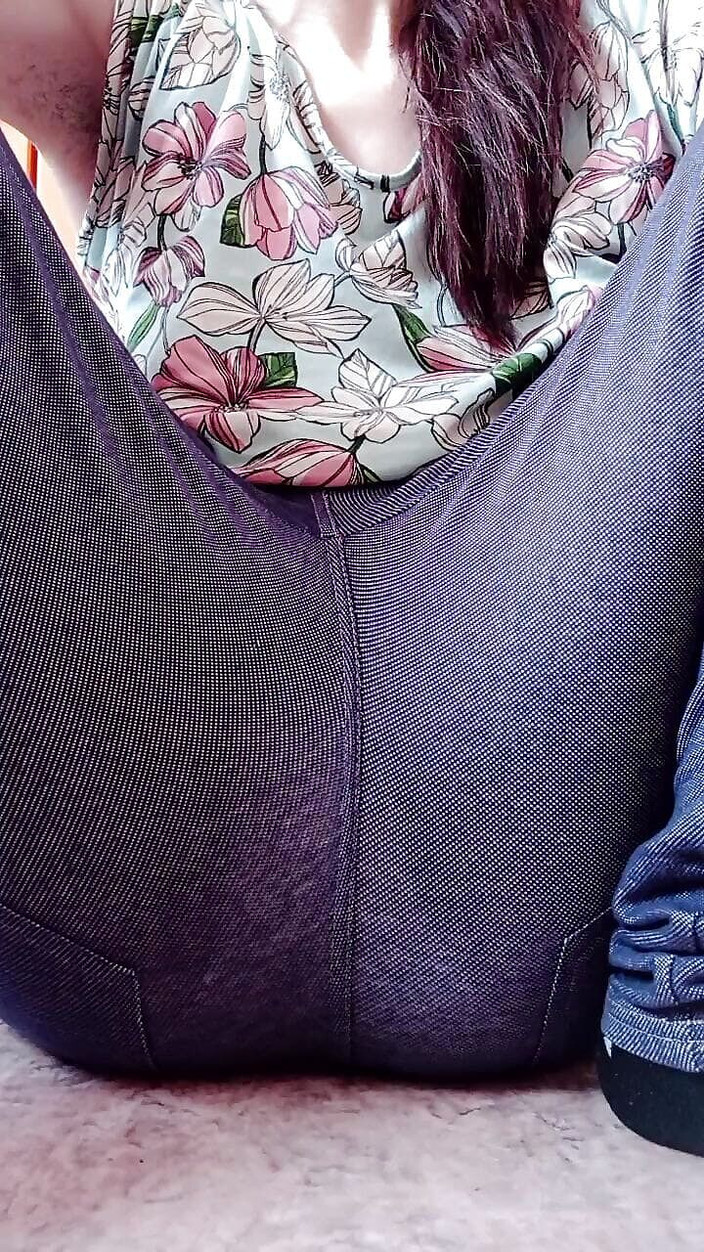 BW_Dolphin: Milfka s velkou chlupatou kundou masturbuje