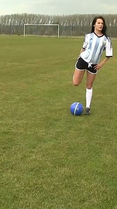 VulvaWorldCup: Thủ dâm trong đào ra