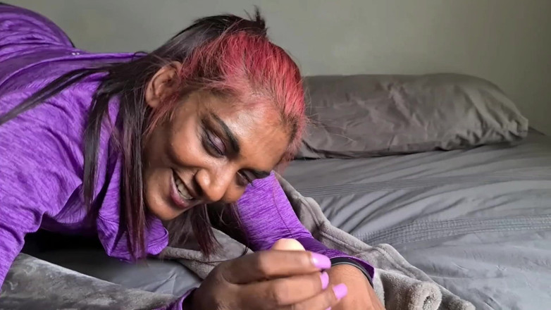 domslutfucker: देखने का बिंदु गंदी बात कर रही देसी रंडी बेडरूम में डिल्डो चूसना और चोदना