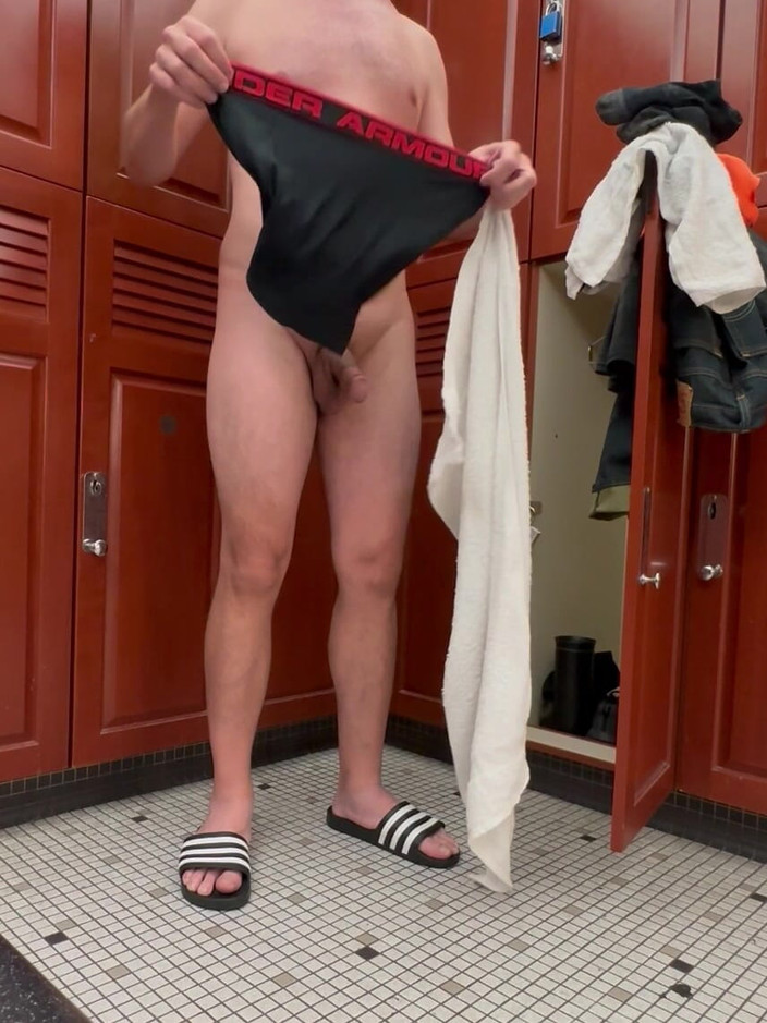 Chase Dixon Butz: Locker Room Show off