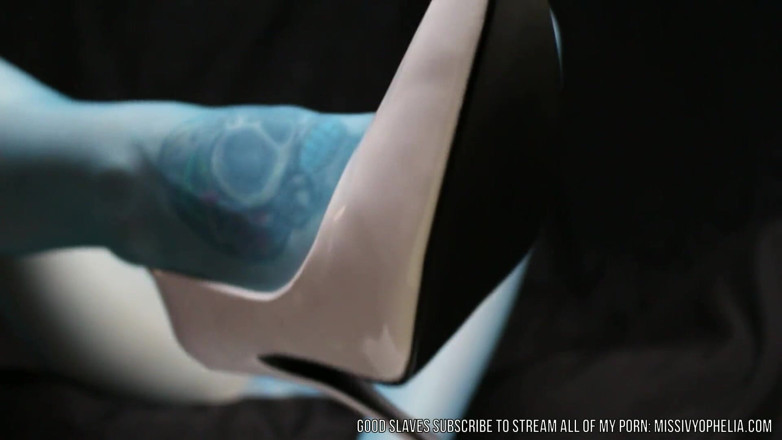 Miss Ivy Ophelia: Foot bitch loves pumps POV - CFNM