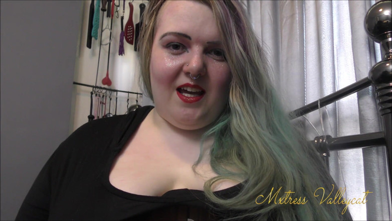 Mxtress Valleycat: Mesmerized into buying me boots