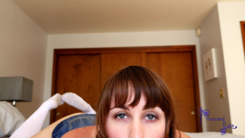 Princess Leia: Babysitter puts you to bed
